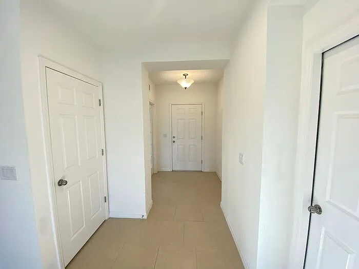 5 bed, 3.5 bath, 2737 sqft, $2,585 — Photo 4