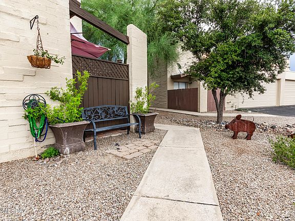 2nd image of 2114 N Calle De La Cienega
