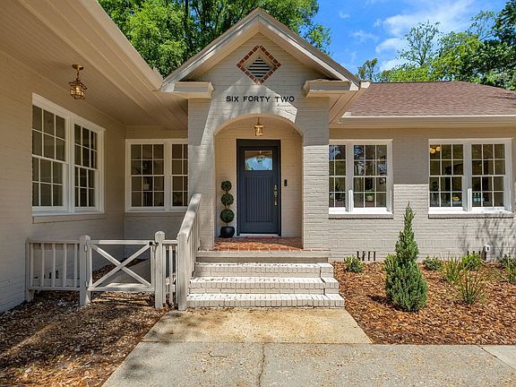 4th image of 642 E Georgia St