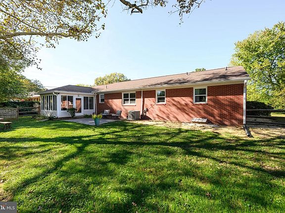 5th image of 303 E Campus Ave