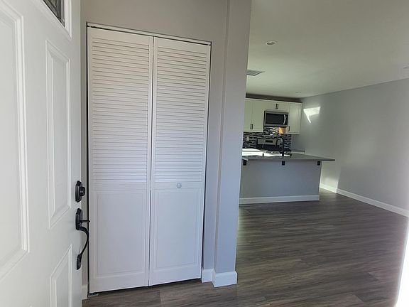 4th image of 4224 Willamette Ave #4226