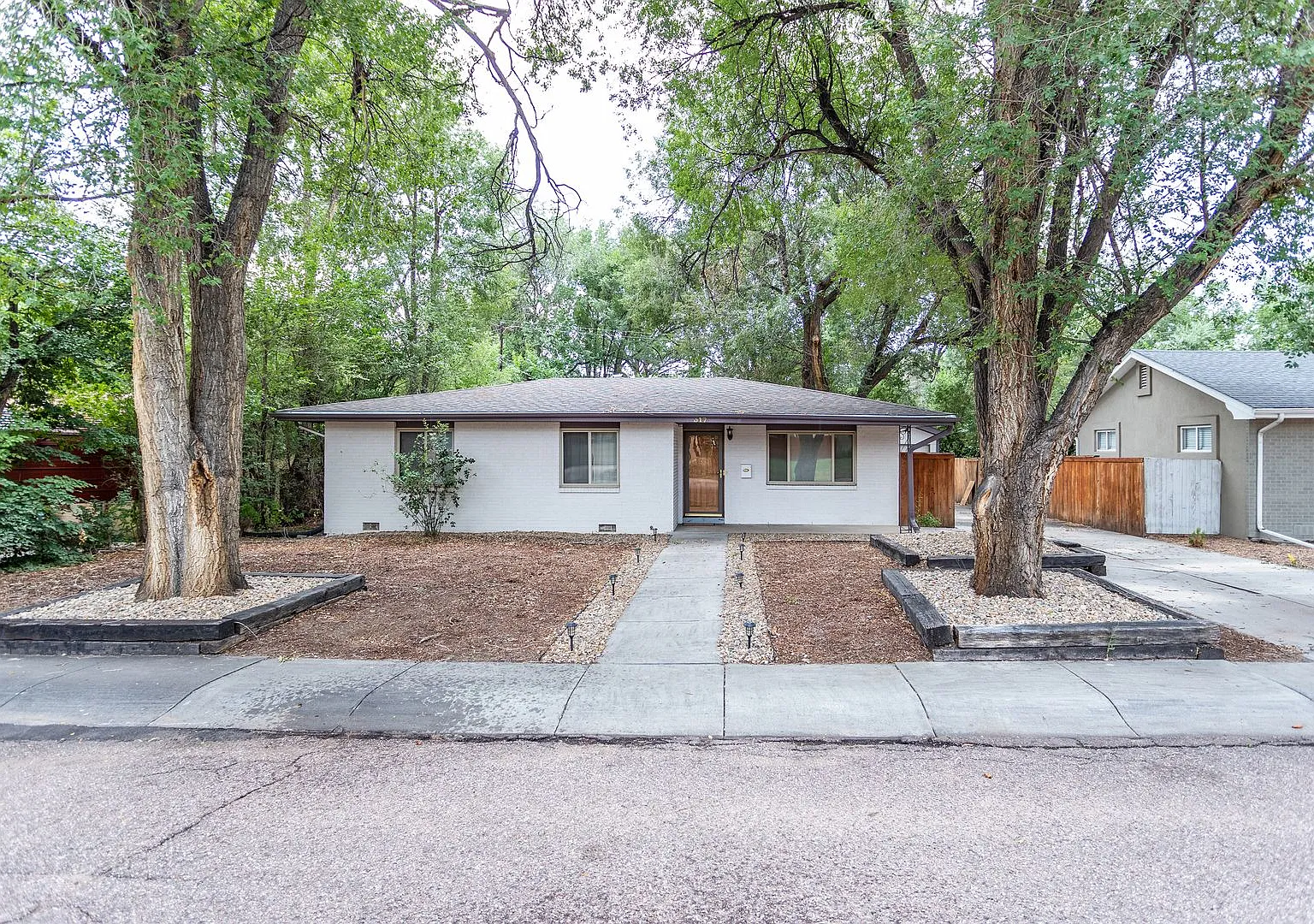 Beautiful 2-Bedroom, 2-Bath Home in Desirable Southwest Colorado Springs! — Photo 3