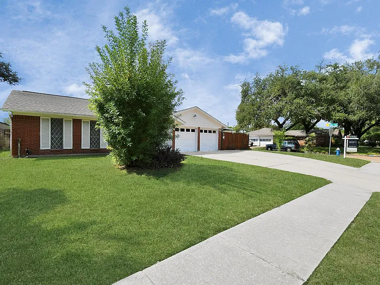 530 Westshire Dr — Photo 38