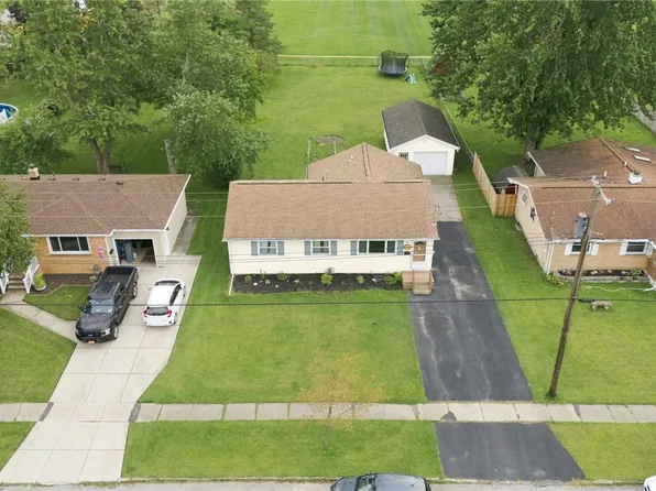 13259 Colonial Woods Dr, Alden, NY 14004