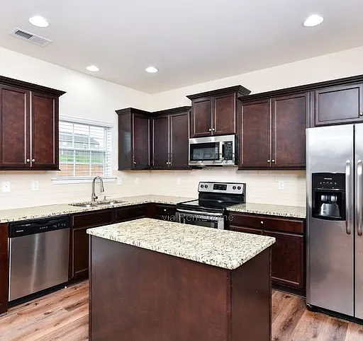 248 Elmhaven Dr — Photo 12