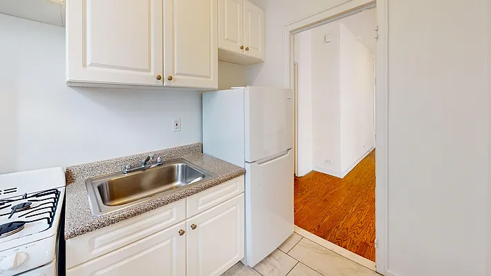 Rented by Bond New York | media 17