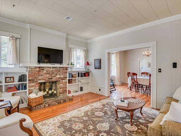 2350 Wrightsboro Rd — Photo 1