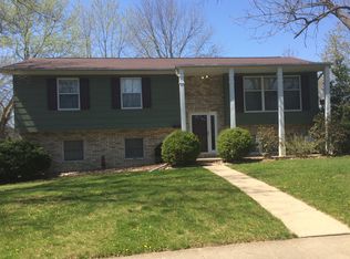 2262 Reynolds Dr, Charleston, IL 61920