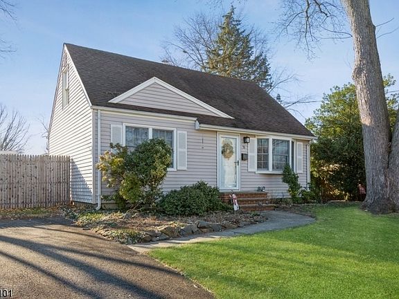 3rd image of 53 Leeds Dr