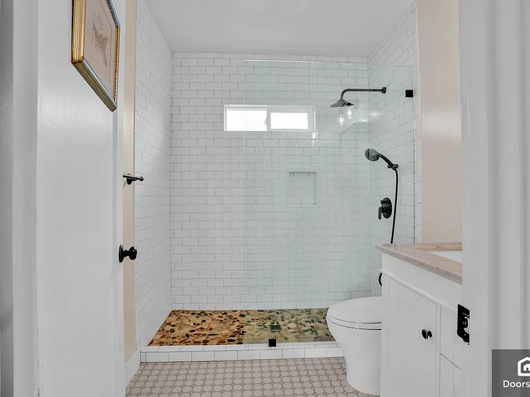 285 Stoakes Ave — Photo 7