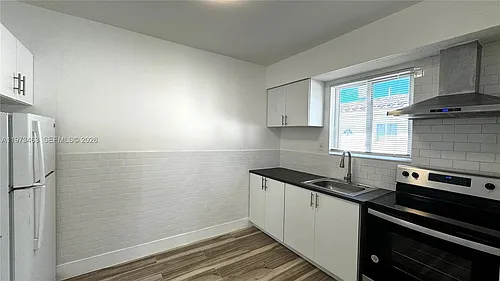 120 NE 55th St #4 Photo 1