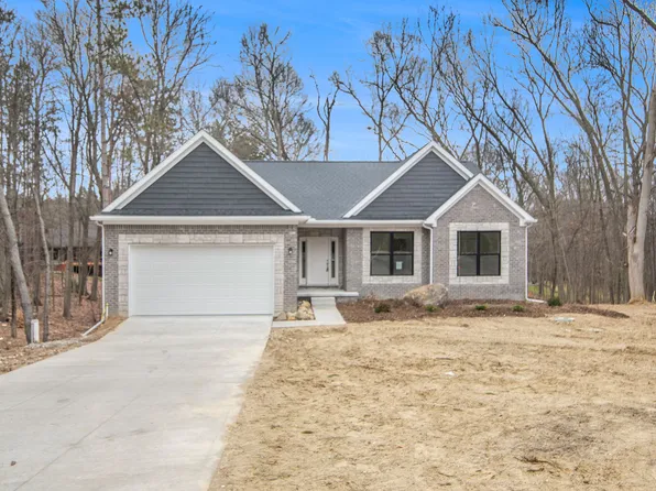 1107 Rolling Pines Dr, Ortonville, MI 48462