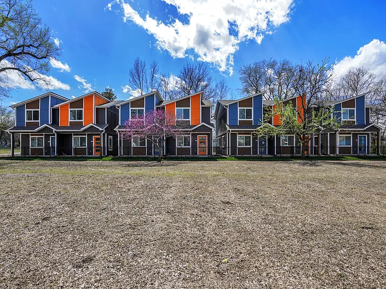 724 N Date Ave — Photo 3
