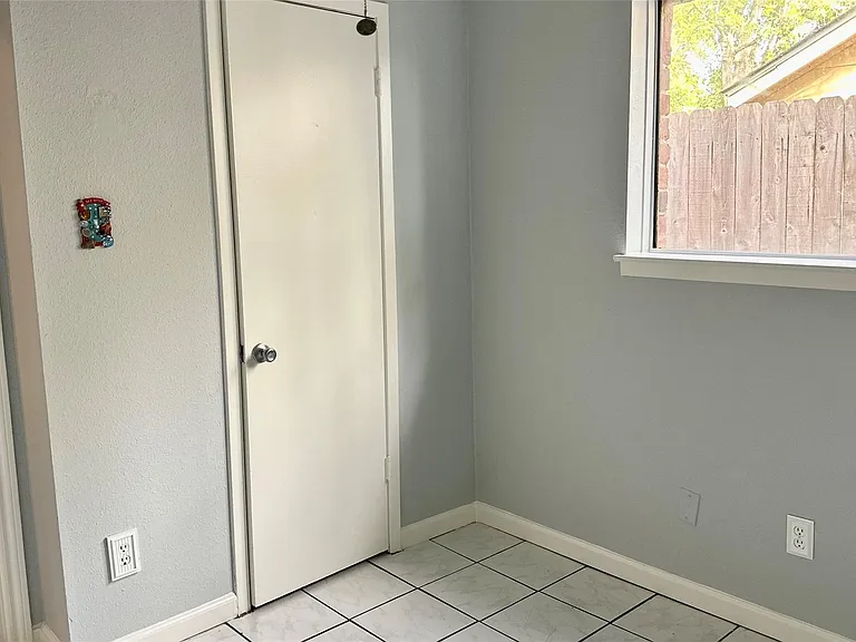 7810 Kellwood Dr — Photo 15