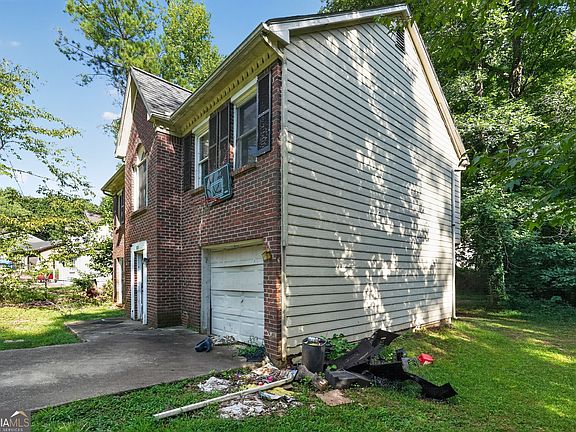 4th image of 805 Greenhedge Dr