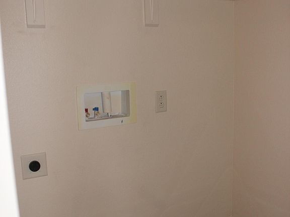 5th image of 211 E Flower St #1