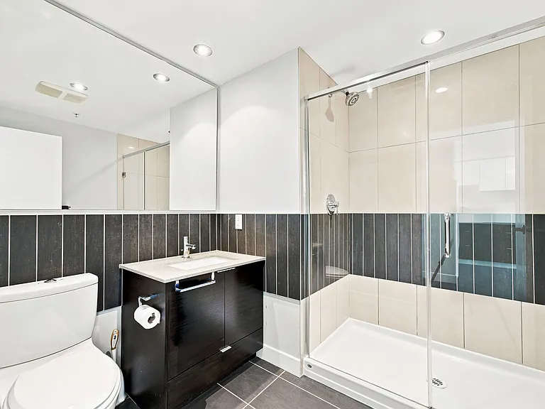 175 W 2nd St #307 — Photo 9