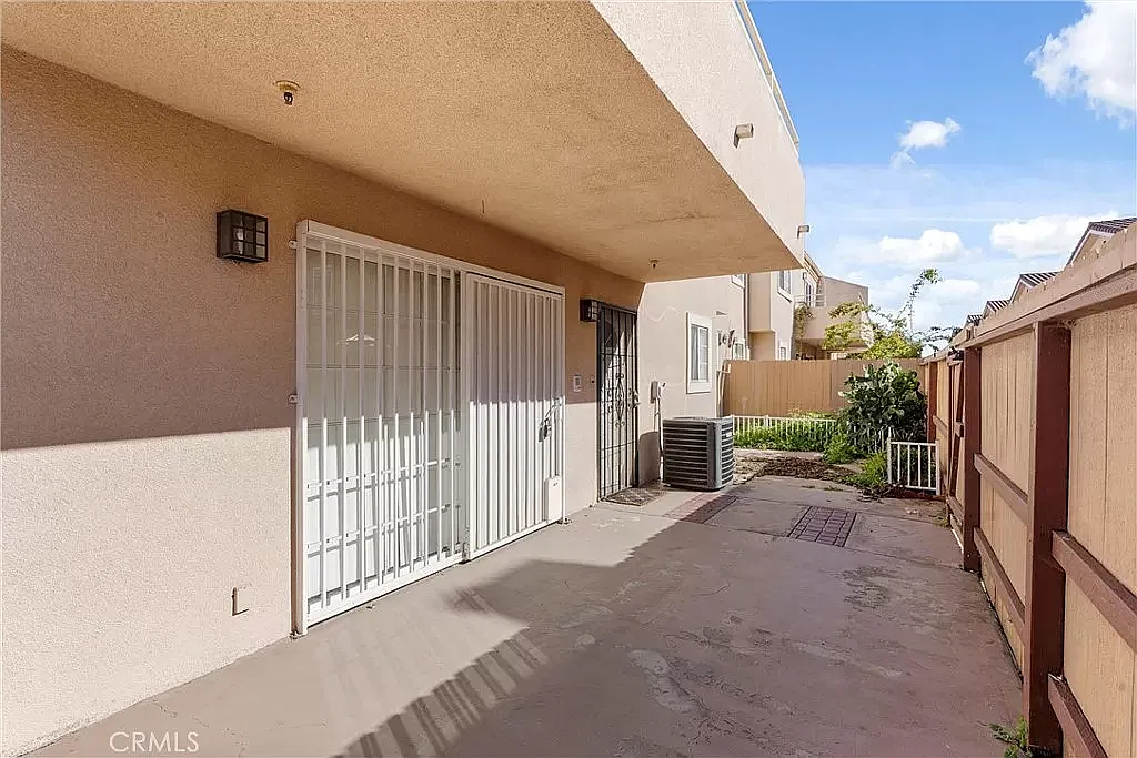 3 bed, 2.5 bath, 1539 sqft, $4,095 — Photo 2