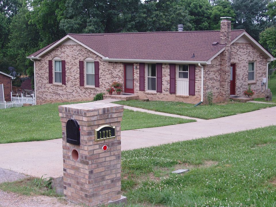 New brick mailbox, May 2010