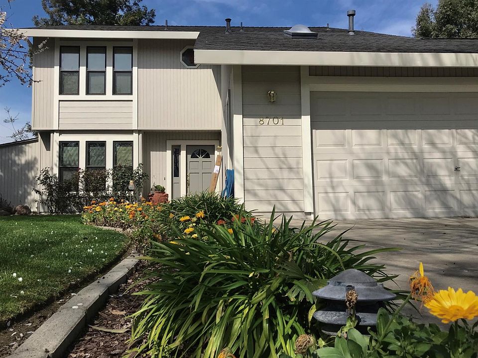 1st image of 8701 N Oaks Dr
