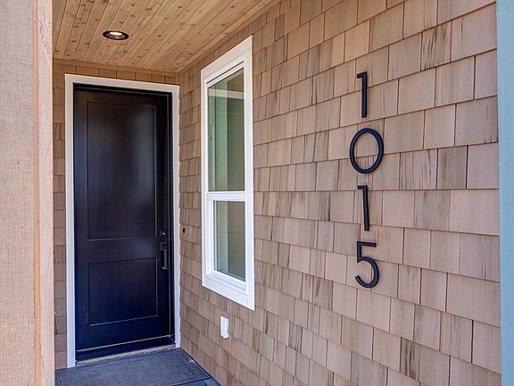 2nd image of 1015 6th Street