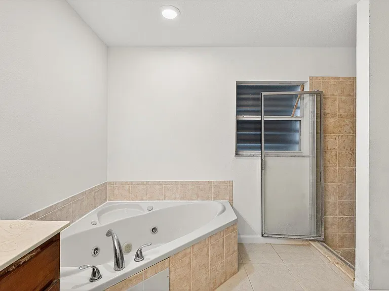1058 SW Locke Ave — Photo 27
