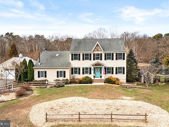 2nd image of 38 Cranberry Canners Rd