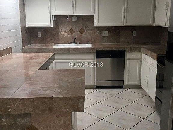 4th image of 1201 Greenway Dr
