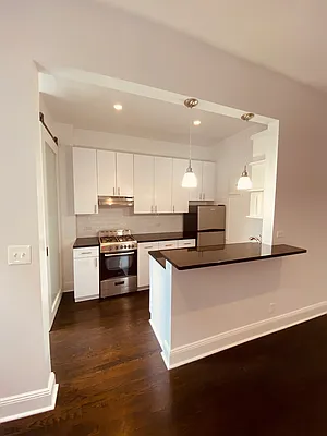 Rented by Metropolis Real Estate of Manhattan | media 4