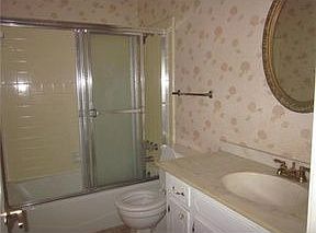 4th image of 9712 Leaside Way