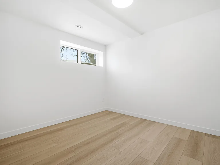 2 Villeneuve Blvd — Photo 16