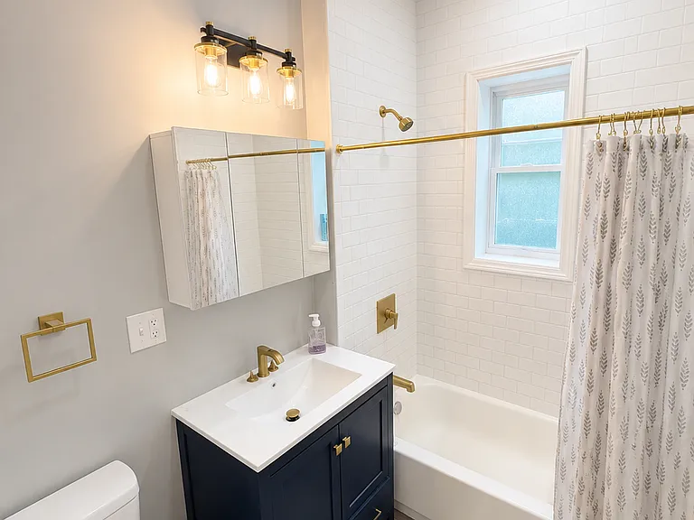 29 Lambert St #4 — Photo 6