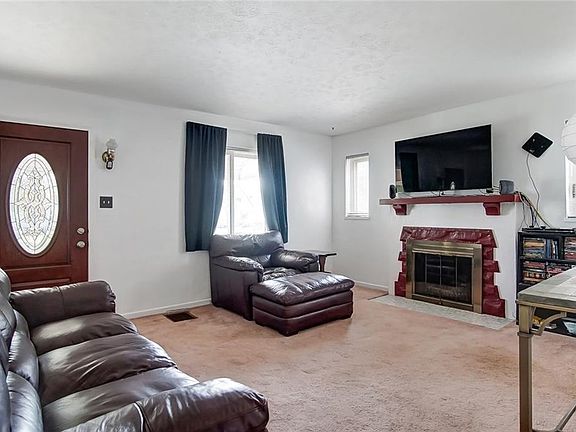 4th image of 1635 Rosemont Blvd