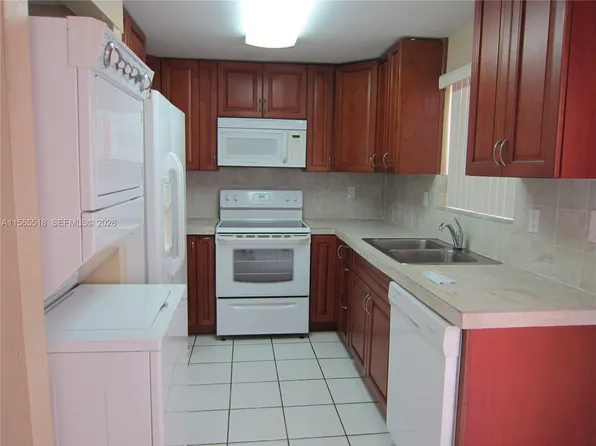 10 SW 108th Ave APT E8, Miami, FL 33174