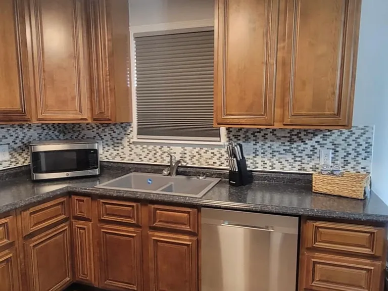 725 W Phillips Dr — Photo 13