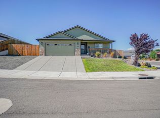 888 Stonewater Dr, Eagle Pt, OR