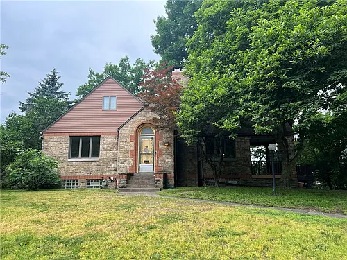 127 Westland Dr Photo 1