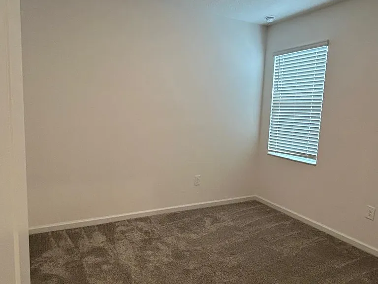 913 Laurel View Way — Photo 6