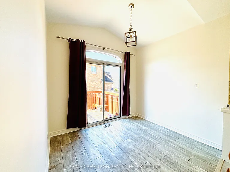 56 Kimono Cres — Photo 11