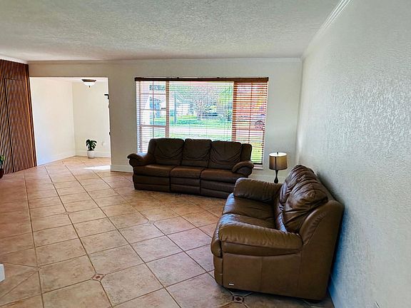 5th image of 515 NW 202nd Ter