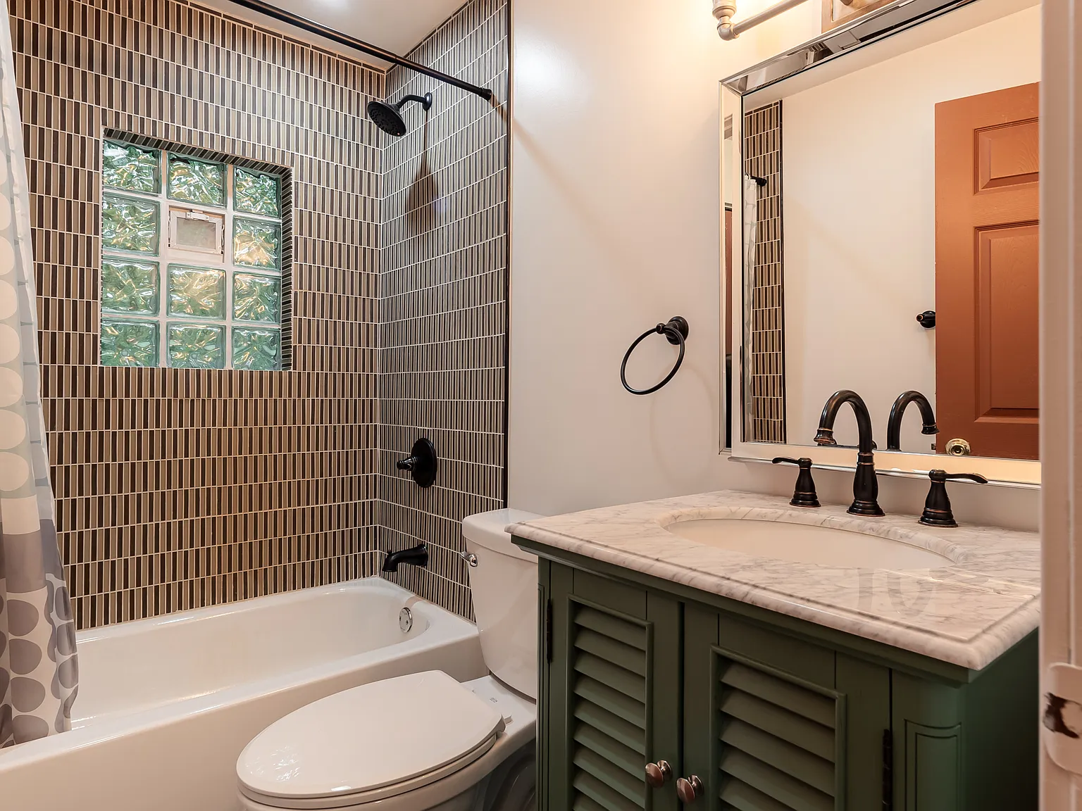 2 bed, 1200 sqft, $1,500 — Photo 4