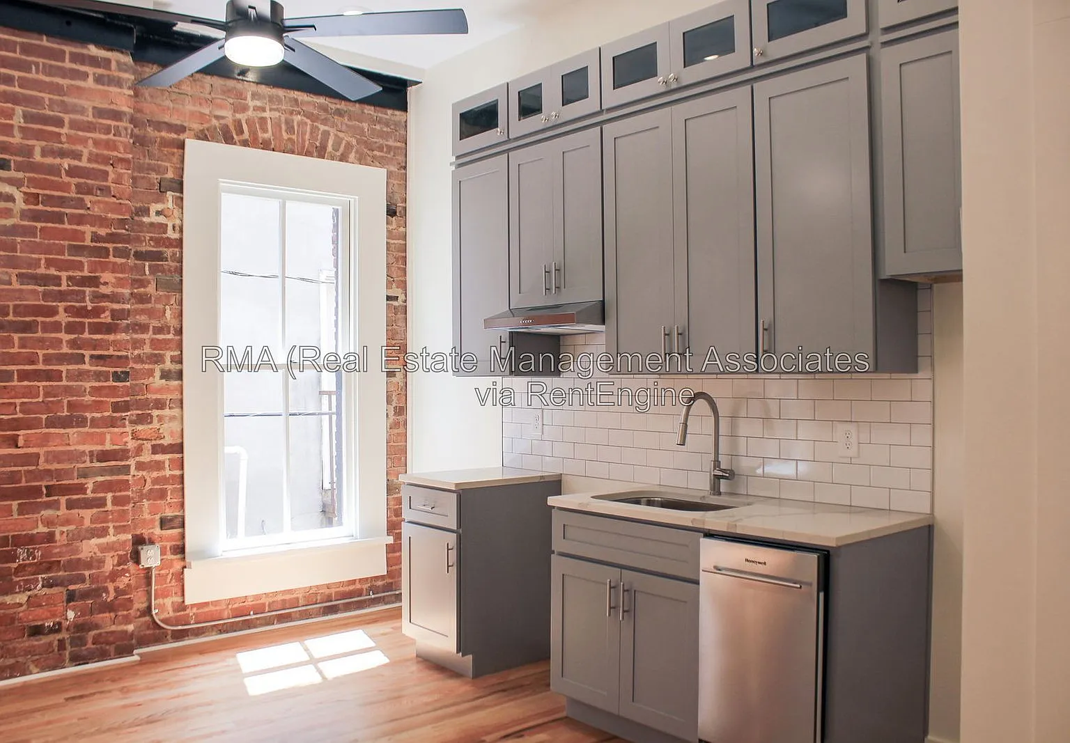 1 bed, 1.0 bath, 383 sqft, $1,100 — Photo 2