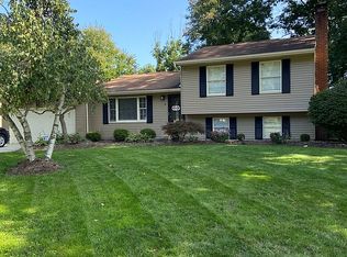 35 Hickory Trace Dr, Girard, OH