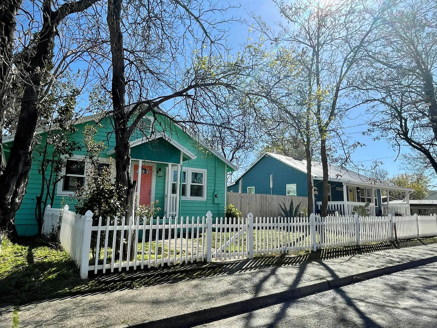 1063 Gilbert St — Photo 1