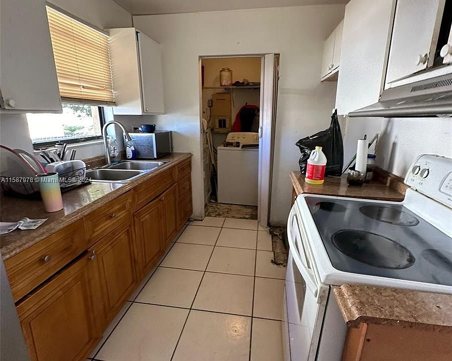 2nd image of 1259 W 26th St