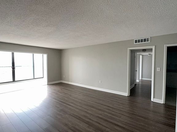 5th image of 1825 Saint Julian Pl APT 10L