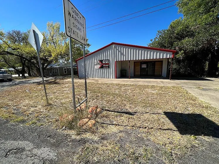 2102 S Oak Ave — Photo 3