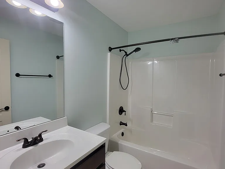 652 Grays Pointe Ct — Photo 17