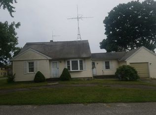8 Marcia Pl, Sayville, NY 11782