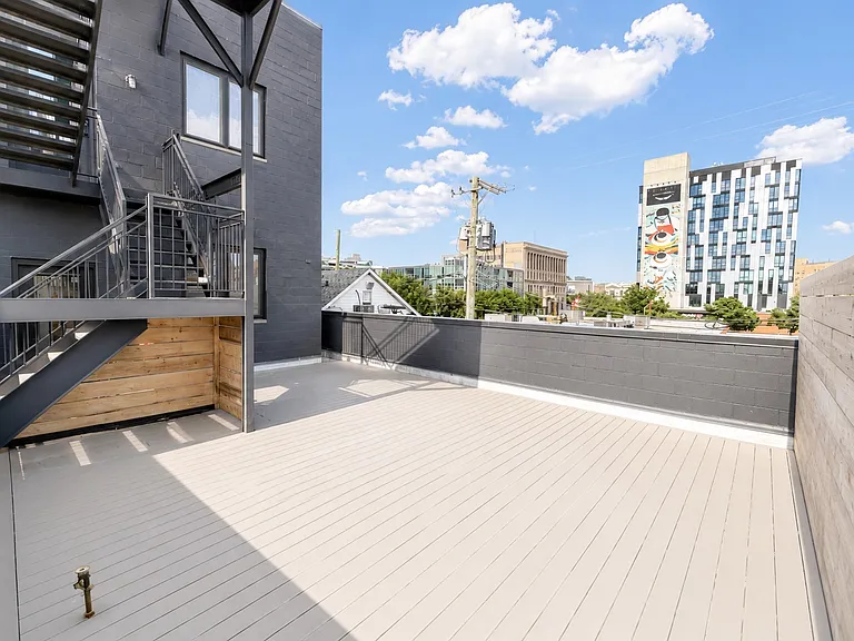 1653 W Division St #2 — Photo 11